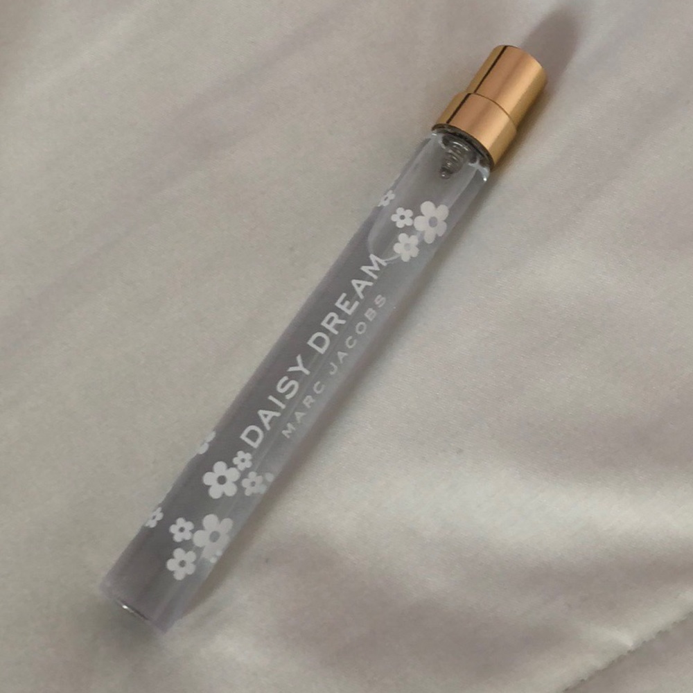 Marc Jacobs Daisy Dream travel fragrance